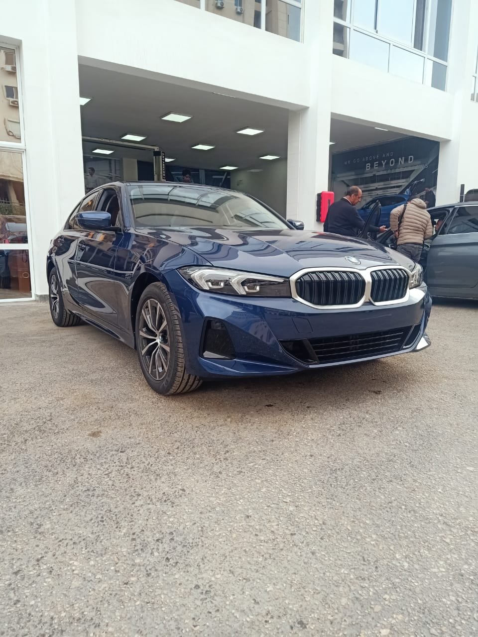 BMW320i