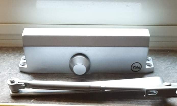 تركيب ماكينة غلق الباب هيدروليك