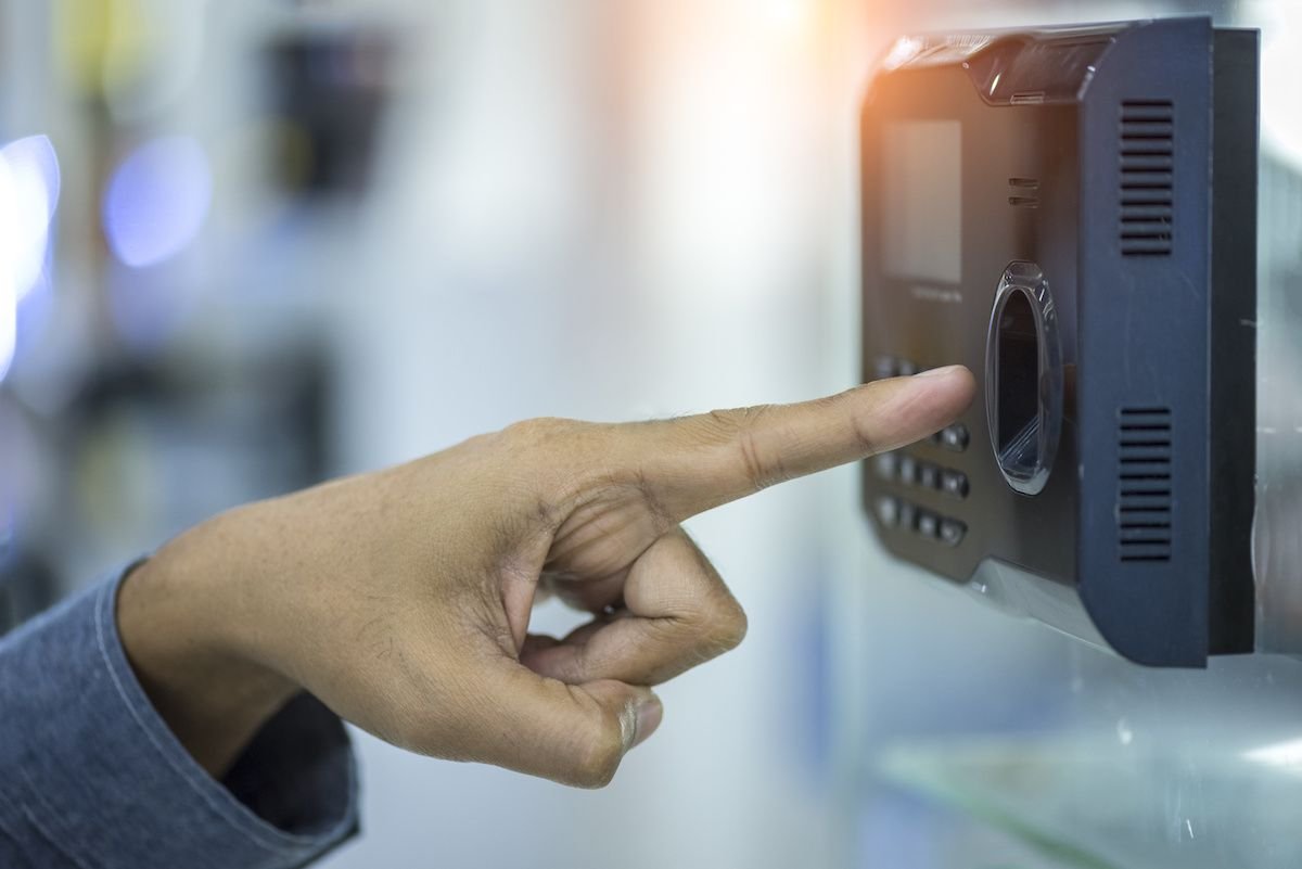 صيانة و تركيب أجهزة أنظمة الحضور و الانصراف