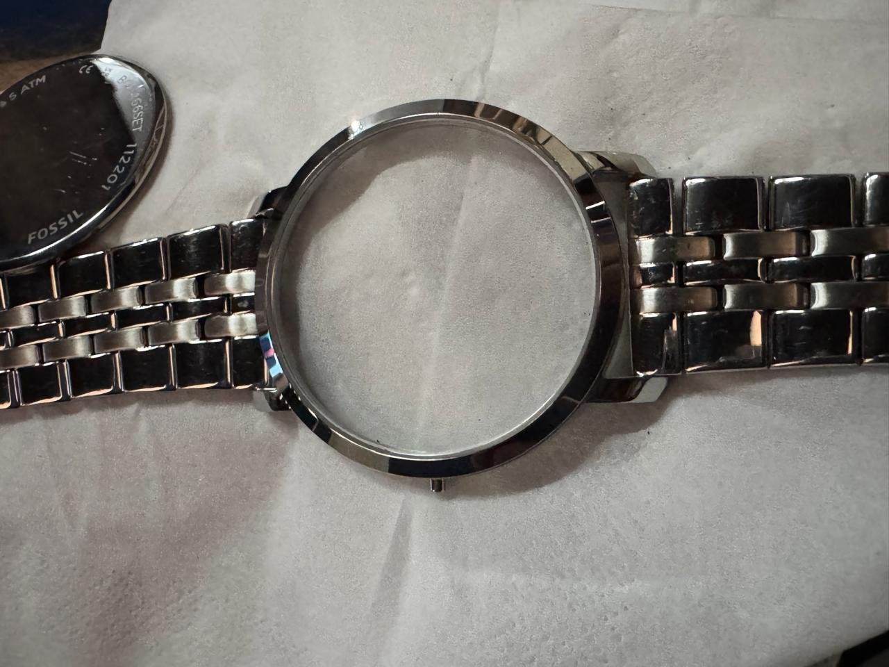 عندك ساعه قديمه و عايز تجديدها وتلمعها تعالي لبيت الساعات🤗