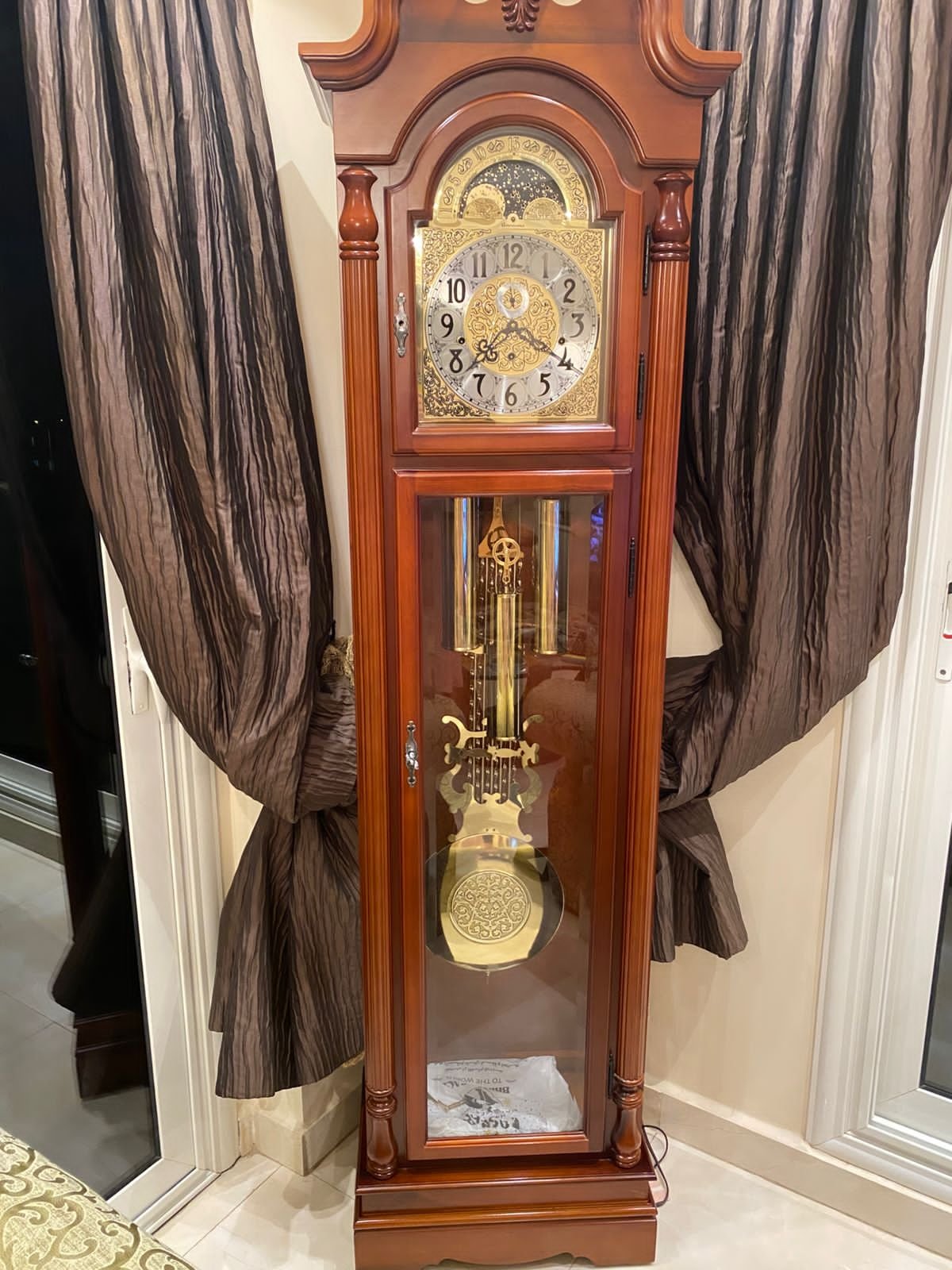 عندك ساعه حائط مش شغاله متسبهاش ديكور و تعالي لبيت الساعات يشغلها 🤗