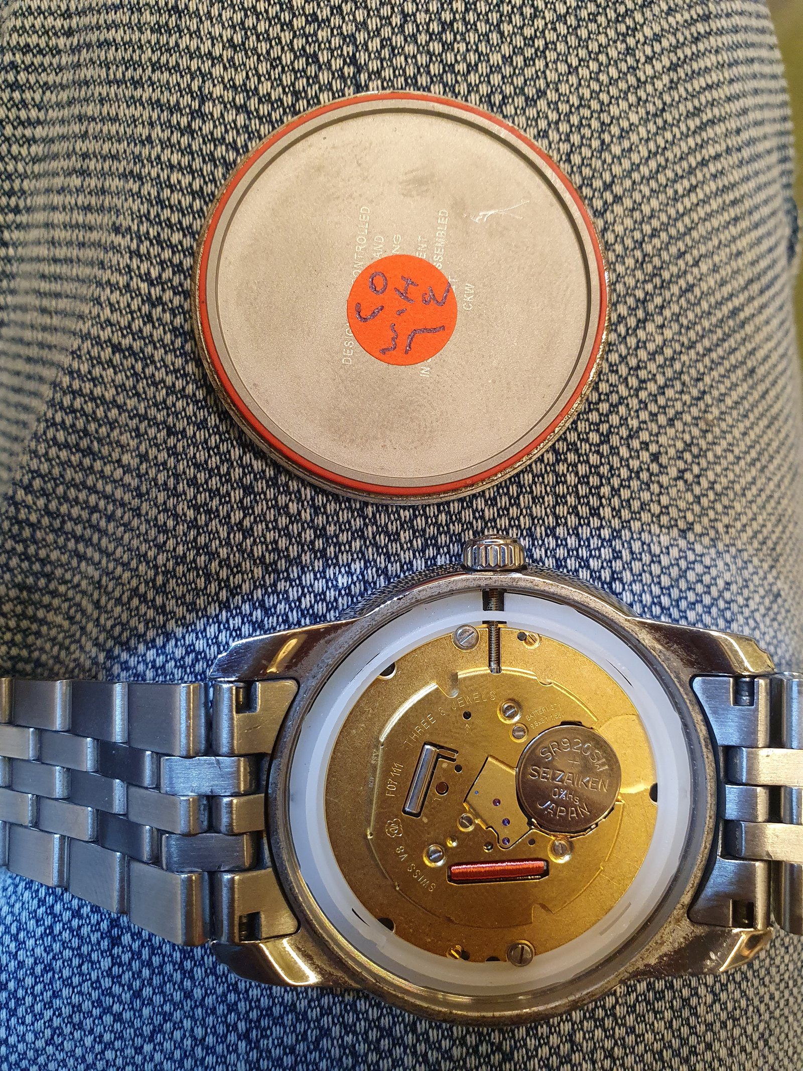 الساعه وقفت متركنهاش تعالي لبيت الساعات 🤗